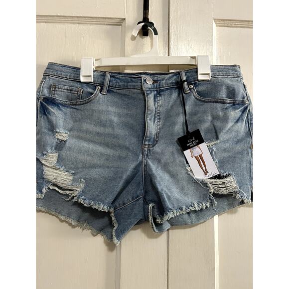 NWT Chi Mid Rise Short Distressed 3 inch Inseam Faded Denim - Picture 1 of 4